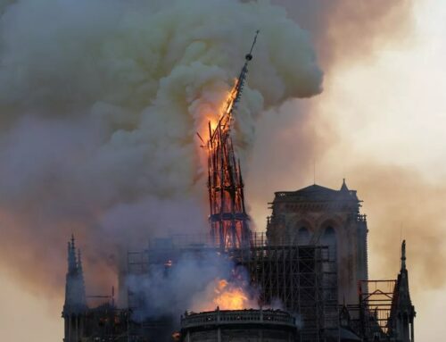 Das historische Kalenderblatt – Notre Dame de Paris brennt