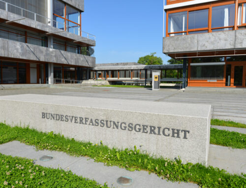 Bundesverfassungsgericht gibt Volksfront im Bundestag erneut Freibrief: Selbsterklärte Demokraten dürfen weiterhin undemokratisch sein