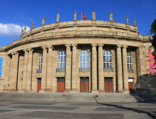 „Feministische Inszenierung“? Skandalöse Nackt-Oper auf Stuttgarts Bühne sorgt für Kritik