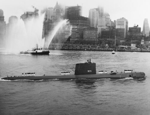 Das historische Kalenderblatt – Die USS Nautilus (SSN-571) nimmt den Dienst auf