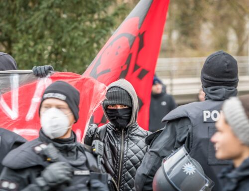 Mildes Urteil für Antifa-Mitglied Hanna Schiller: Nur fünf Jahre Haft für Gewalt-Orgie verhängt